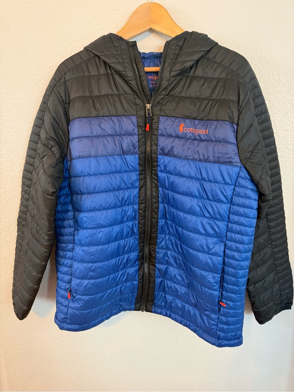 Cotopaxi Men’s Blue and Black Insulated Puffer Hooded Jacket